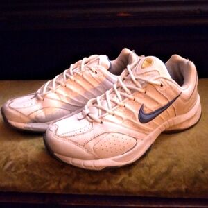 Nike T-Lite V Vintage athletic training shoes